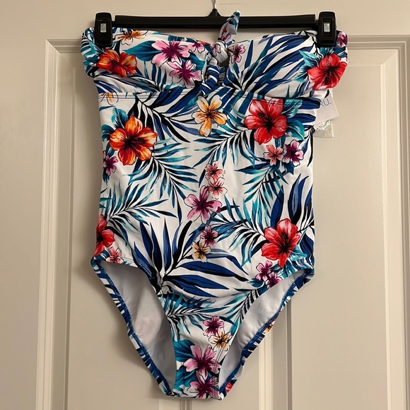 Time and Tru ladies swimsuit - Picture 1 of 5